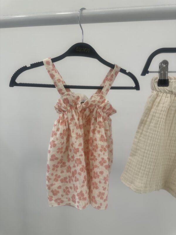 Set Veror për Fëmijë: Bluzë me Lule dhe Shkurtra të Lehta - Image 2