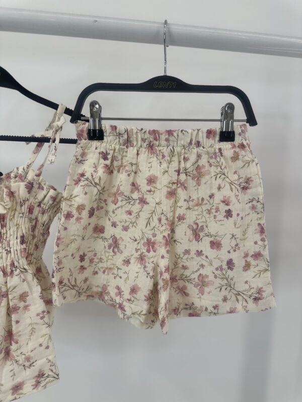 Set me Bluzë Shirita dhe Pantallona të Shkurtra me Lule - Figura 2