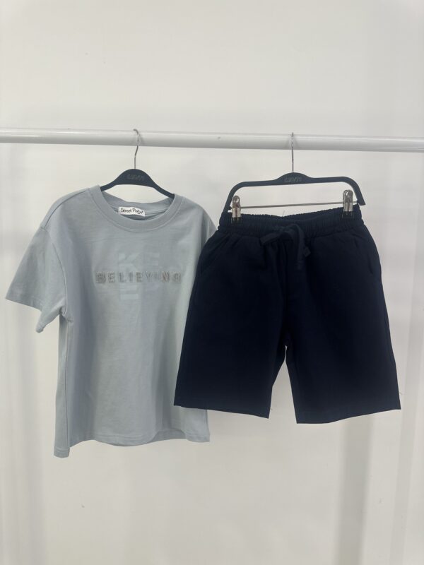 Set Sportiv Minimalist me Bluzë dhe Pantallona të Shkurtra