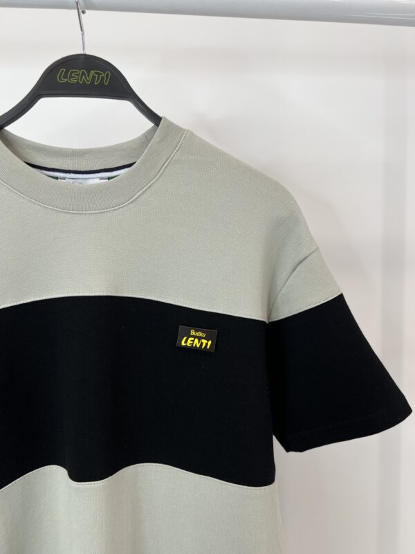 Bluzë LACOSTE me shirita të zinj dhe bezhë - Stil & Rehati - Figura 2