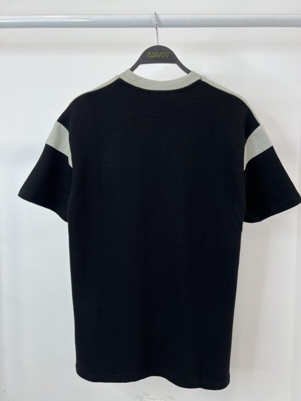 Bluzë LACOSTE me shirita të zinj dhe bezhë - Stil & Rehati - Figura 3