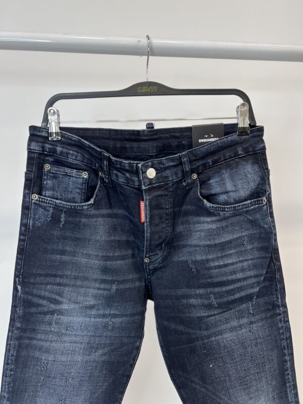 Farmerka Dsquared2 të Zeza me Larje të Lehtë – Stil Modern & Dyllosur - Image 3