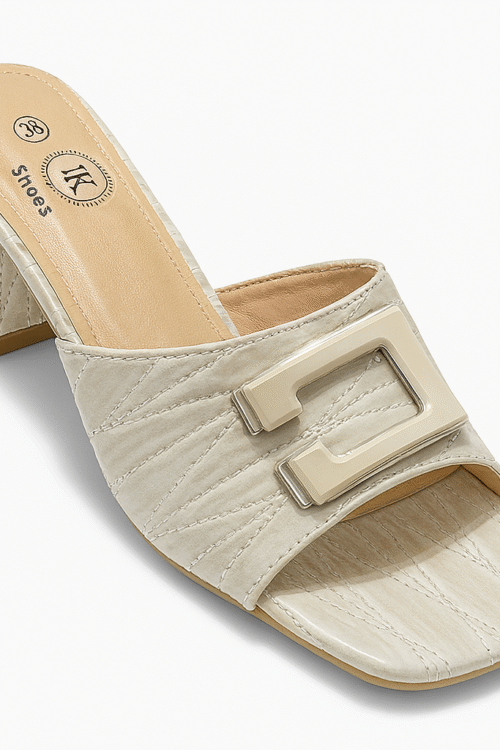 Sandale Mule E Bardhë-Bezhë me Takë të Trashë dhe Tokëz Katrore – Modeli “JK Shoes”