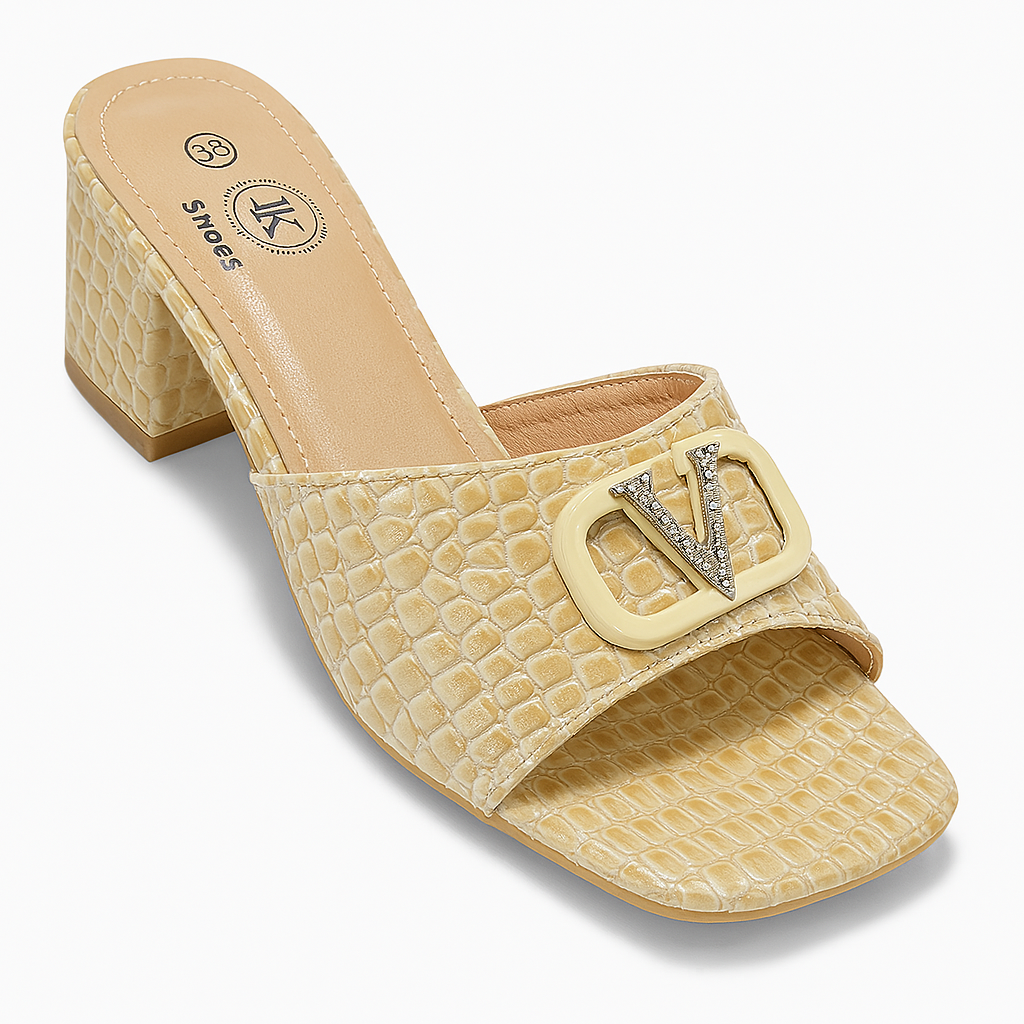 Sandale Mule E Verdhë e Zbehtë me Takë të Trashë dhe Detaj “V” me Gurë – Modeli “JK Shoes”