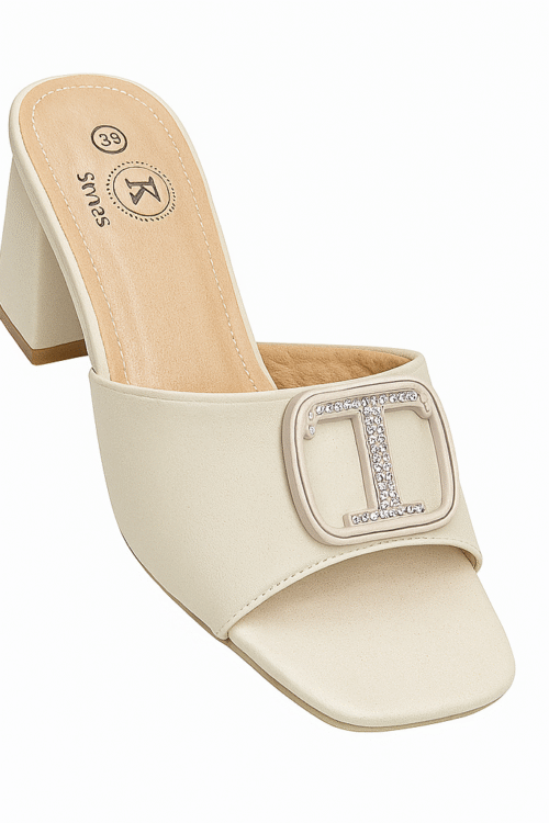 Sandale Mule E Bardhë-Bezhë me Takë të Trashë dhe Detaj “T” me Gurë – Modeli “JK Shoes”