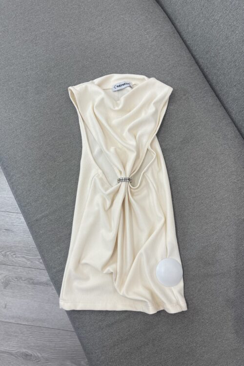 Bluzë “Ribbed” Krem pa Mëngë me Detaj Unaze dhe prerje “Cut-Out” në Bel