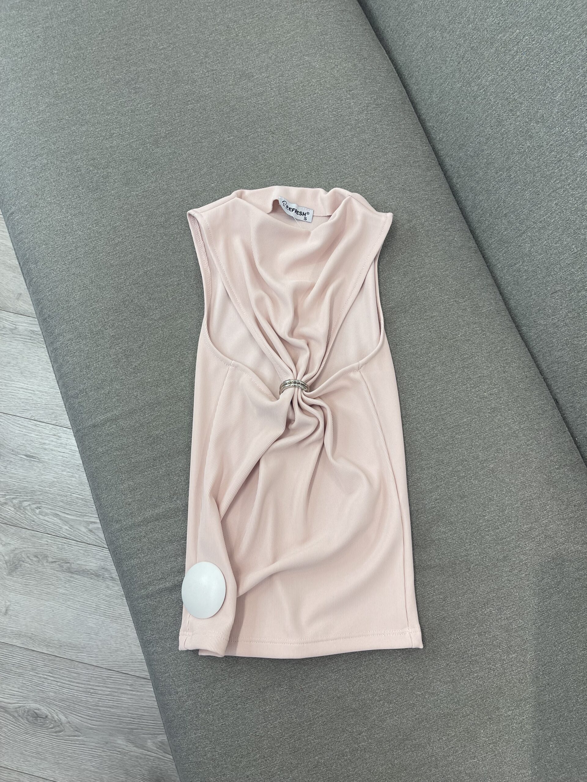 Bluzë “Ribbed” Rozë Pastel pa Mëngë me Unazë Drapazhi dhe Prerje në Bel