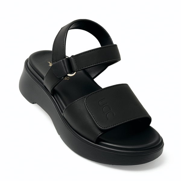 Sandale Elegante të Zeza me Platformë dhe Rrip me Logo UGC