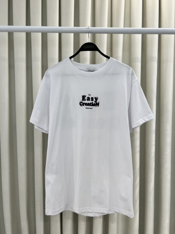 Bluze e Bardhë "Easy Creation" nga ESA - Stili Minimalist dhe Krijues