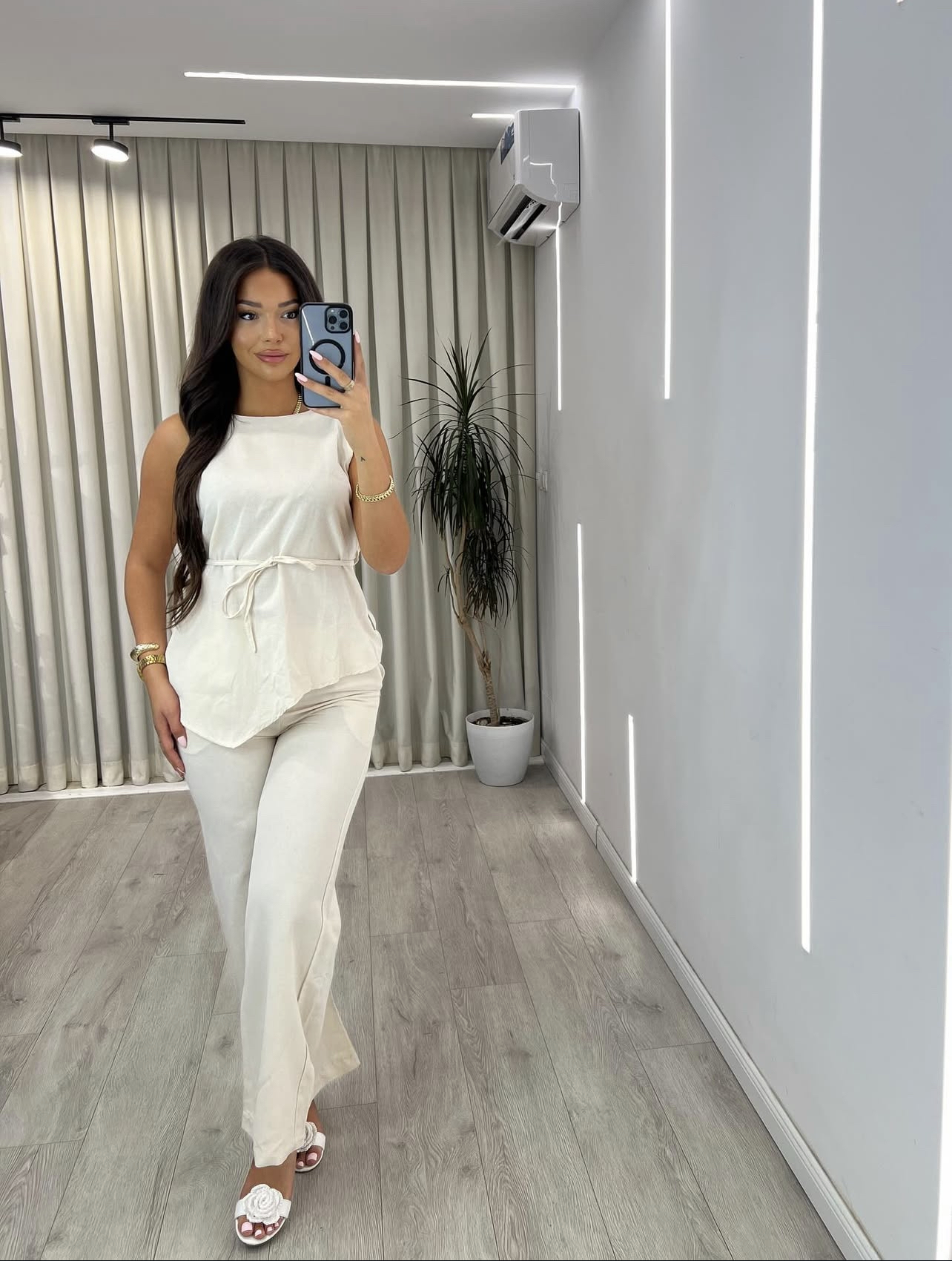 Set “Linen Look” ngjyrë Ecru/Bezhë e Çelët: Këmishë me Mëngë të Gjata dhe Pantallona të Gjëra Komode