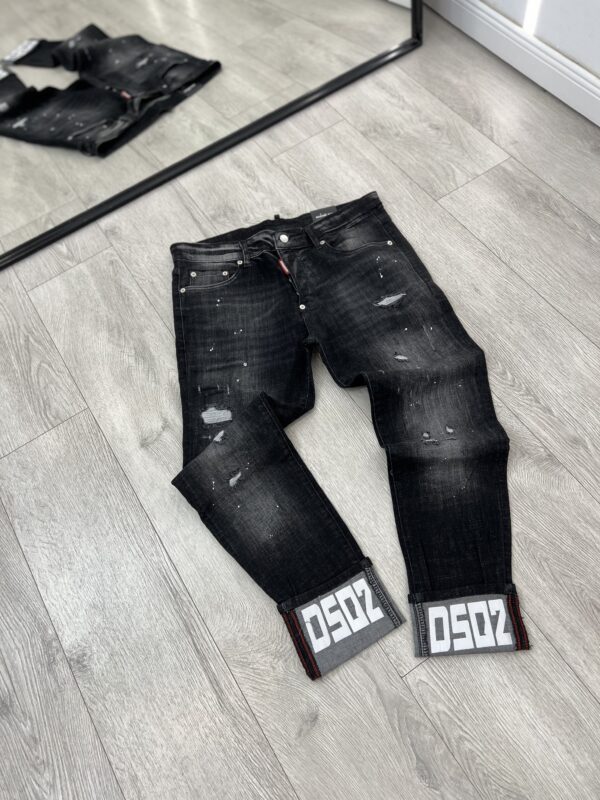 "Xhinsat Artistikë Dsquared2"