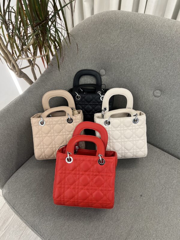 Koleksion Çantash Lady Dior: Një Simfoni Ngjyrash dhe Elegance