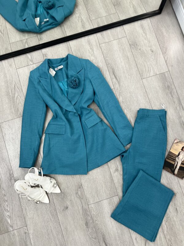 Kostum Elegant Blu Petrol me Detaje Lule