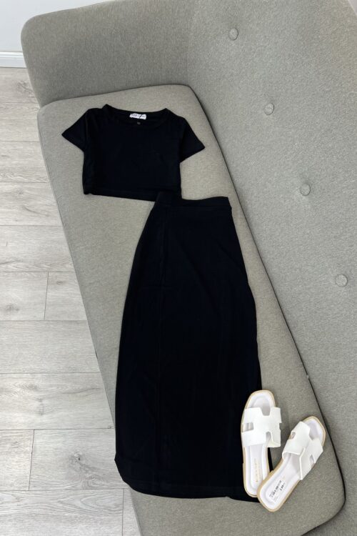 Set Veror Elegant: Fund Maxi dhe Crop Top me Shapka të Bardha
