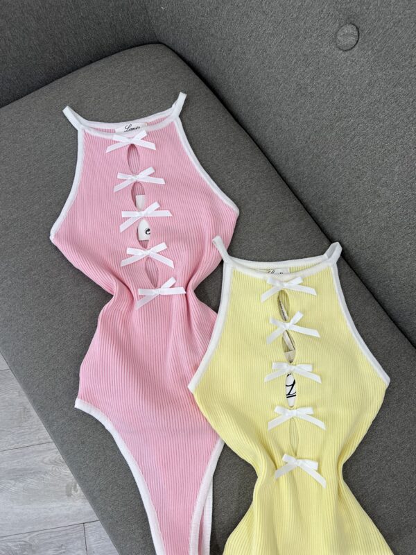 Bodysuit-ë Halter me Detaje Dantelle: Stili Veror në Ngjyra Pastel - Figura 2