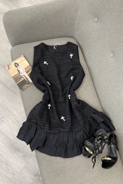 Fustan Elegante i Zi me Detaje Lulesh dhe Fund me Pala