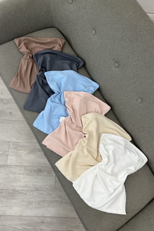 Koleksion topesh bustier në ngjyra pastel dhe neutrale