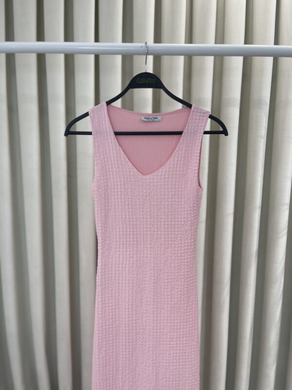 Fustan i Gjatë i Thjeshtë Rozë me V-Neck - Figura 2