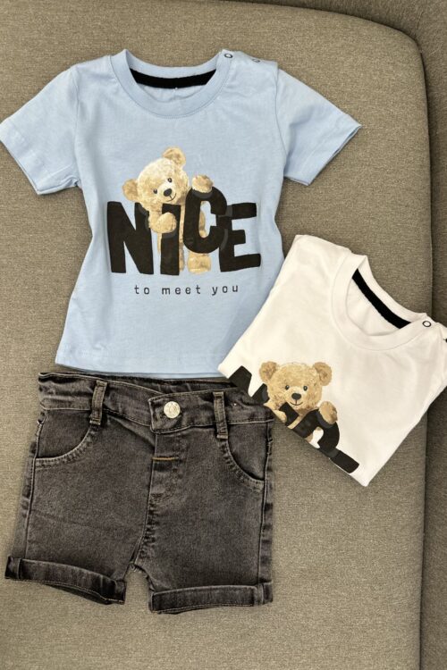 Set Veshjesh Verore për Bebë me Dizajn Ariu – Bluza “Nice to Meet You” dhe Pantallona të Shkurtra Xhinse