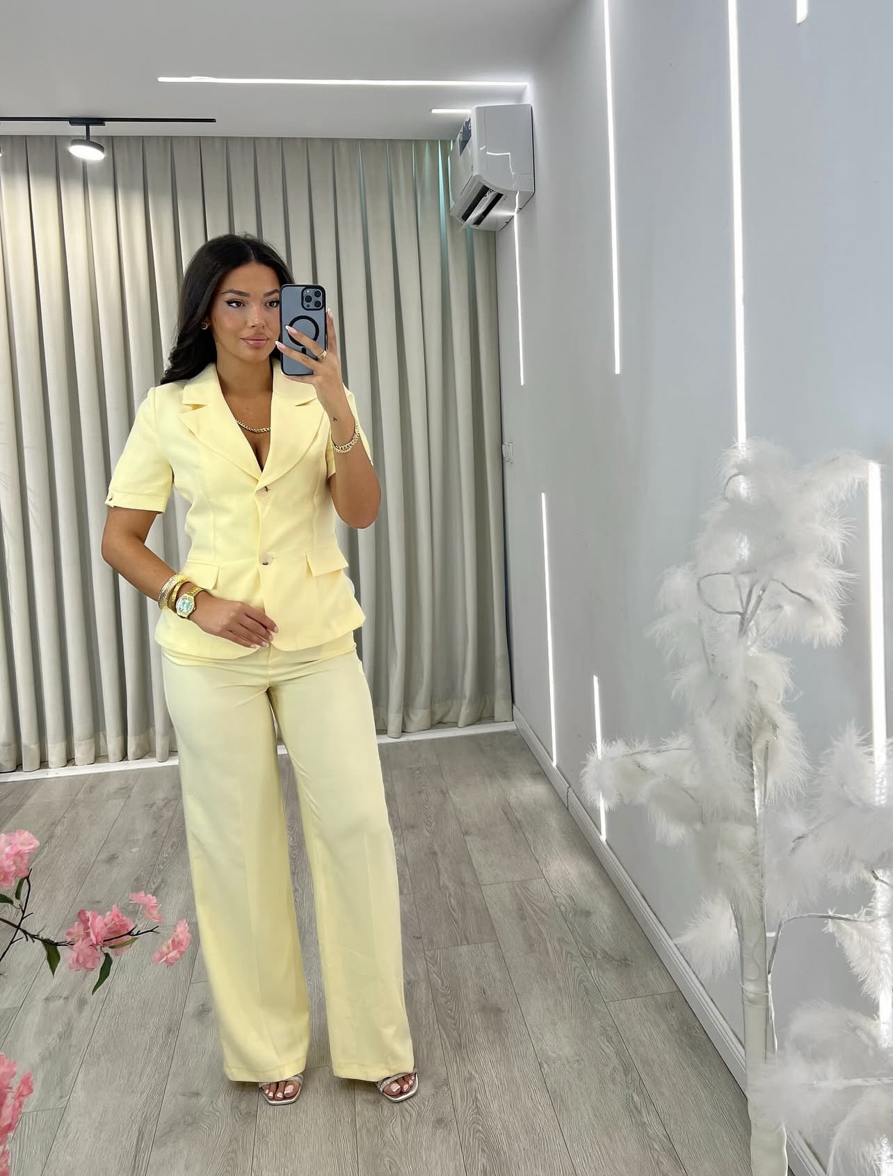 Kostumi Elegant Limon: Freski dhe Stil