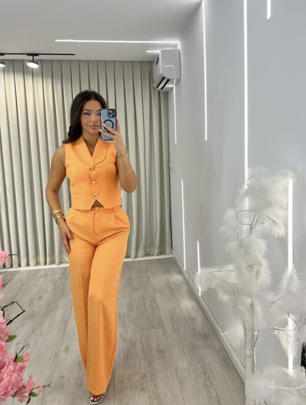 Ansambli Modern Portokalli: Elegancë Verore me Jelek