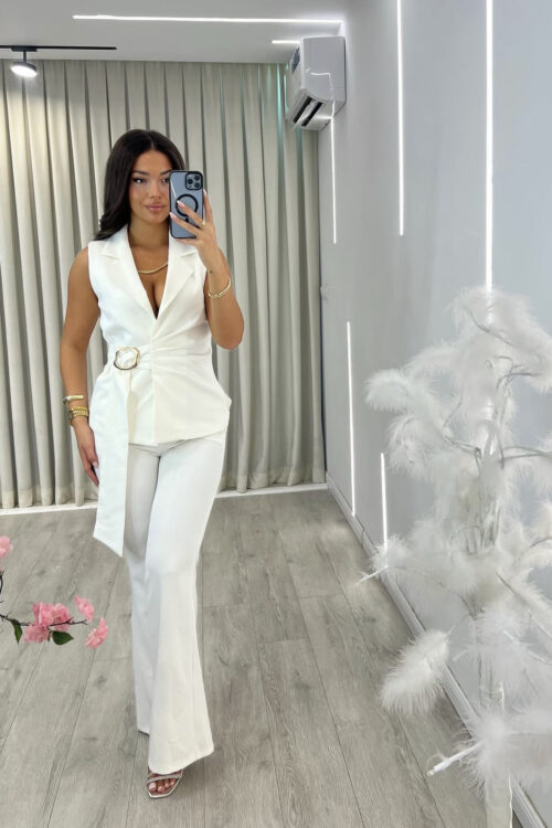 Kostumi Modern Monokromatik: Eleganca në të Bardhë