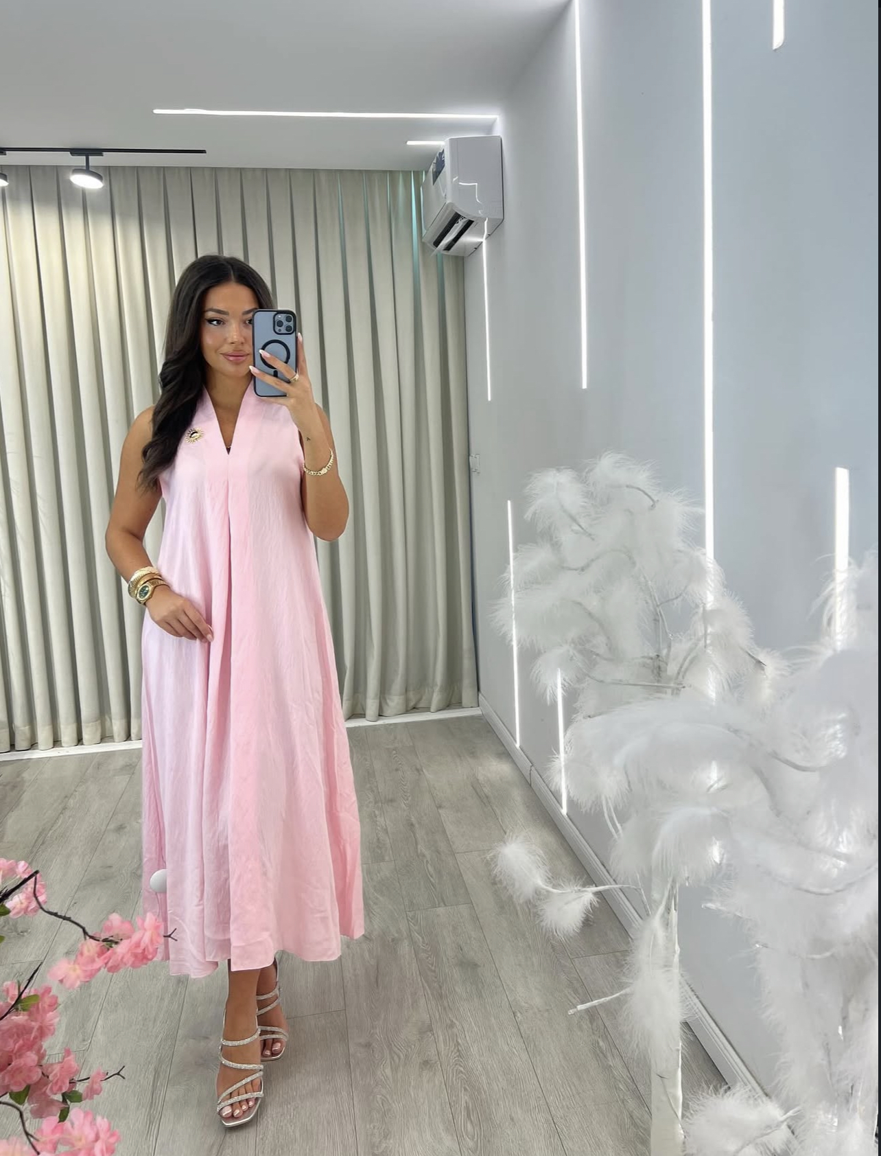 Fustani “A-Line” Rozë: Eleganca Verore e Rrjedhshme