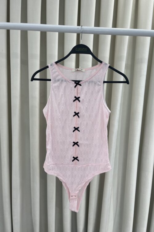 Body Rozë Pastel me Dantella dhe Lidhëse të Zeza