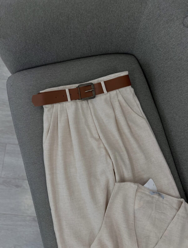 Komplet Beige i Lehtë me Pantallona të Gjëra dhe Jelek - Image 3