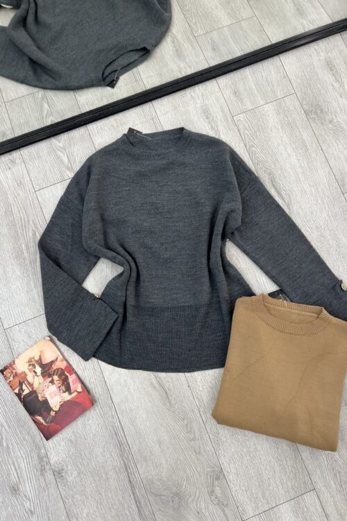 Bluza me mëngë të gjata dhe detaje me vija