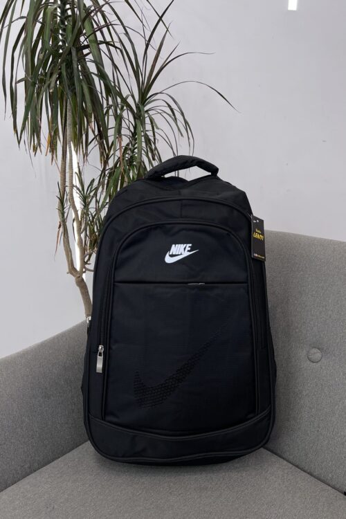 Çantë shpine Nike e zezë, e gjerë dhe praktike