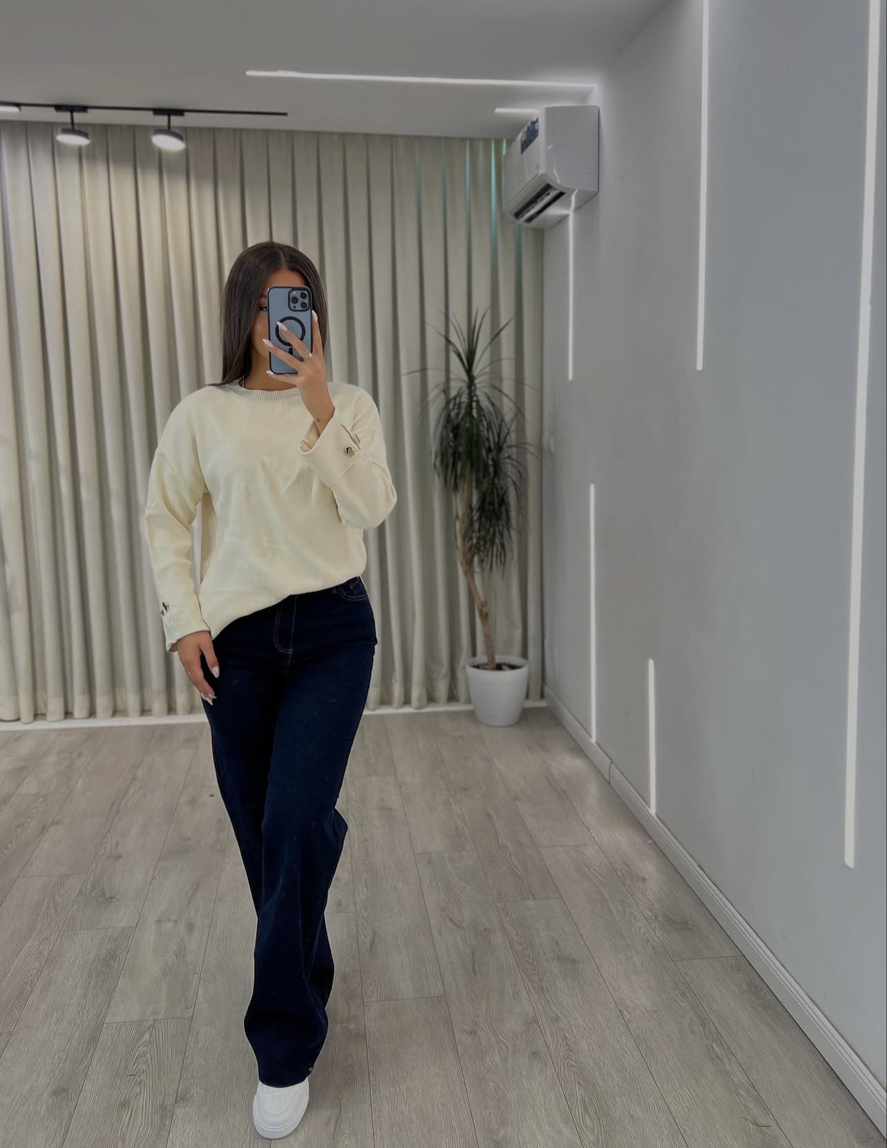 Farmerka ‘straight leg’ blu të errët me qepje kontrasti