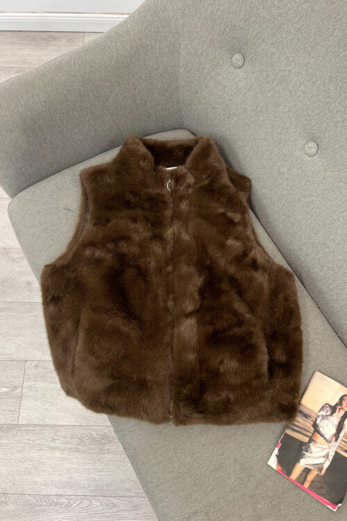 Jelek Lesh Artificial (Faux Fur) – I Ngrohtë dhe I Pasur në Ngjyrë Kafe Çokollatë