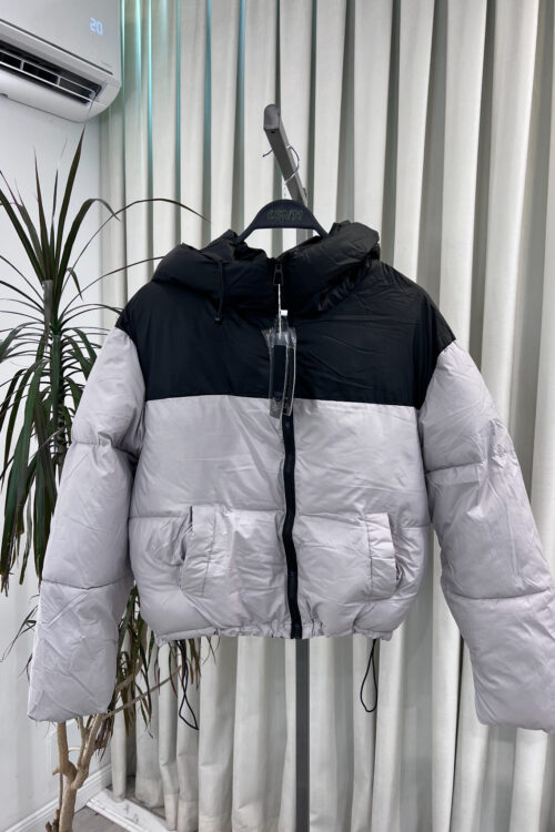 Xhaketë e Shkurtër (Puffer/Jelek) me Kapuç dhe Dy Ngjyra (Black & Grey)