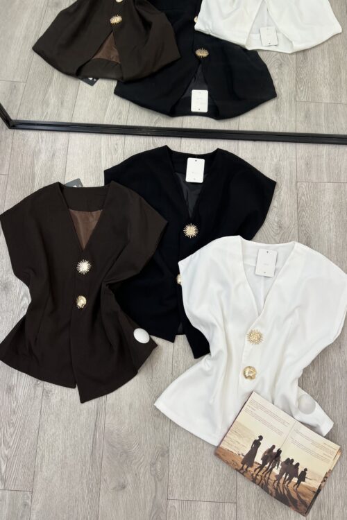 Bluza elegante me prerje V dhe kopsa dekorative