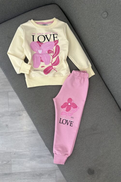 Komplet për fëmijë, “The world needs more love”