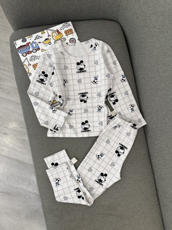 Komplet pizhama me dizajn Mickey Mouse për fëmijë, me material të butë