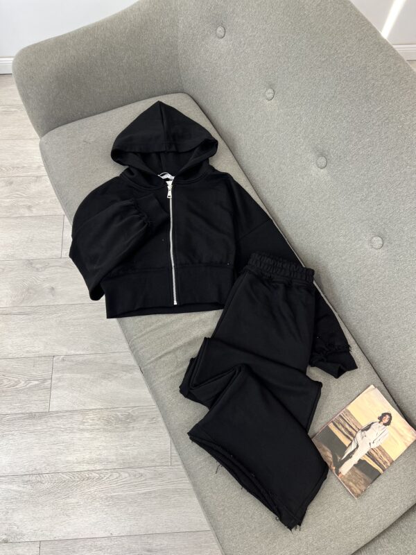 Komplet Sportiv i Zi (Crop Top Xhup dhe Pantallona)
