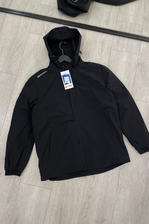 Xhaketë e zezë funksionale rezistente ndaj motit & stili streetwear