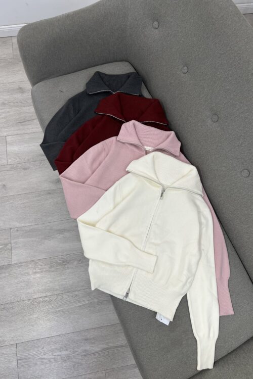 Xhemper i shkurtër e thurur (Crop Knit Jacket) me zinxhir dhe jakë të lartë