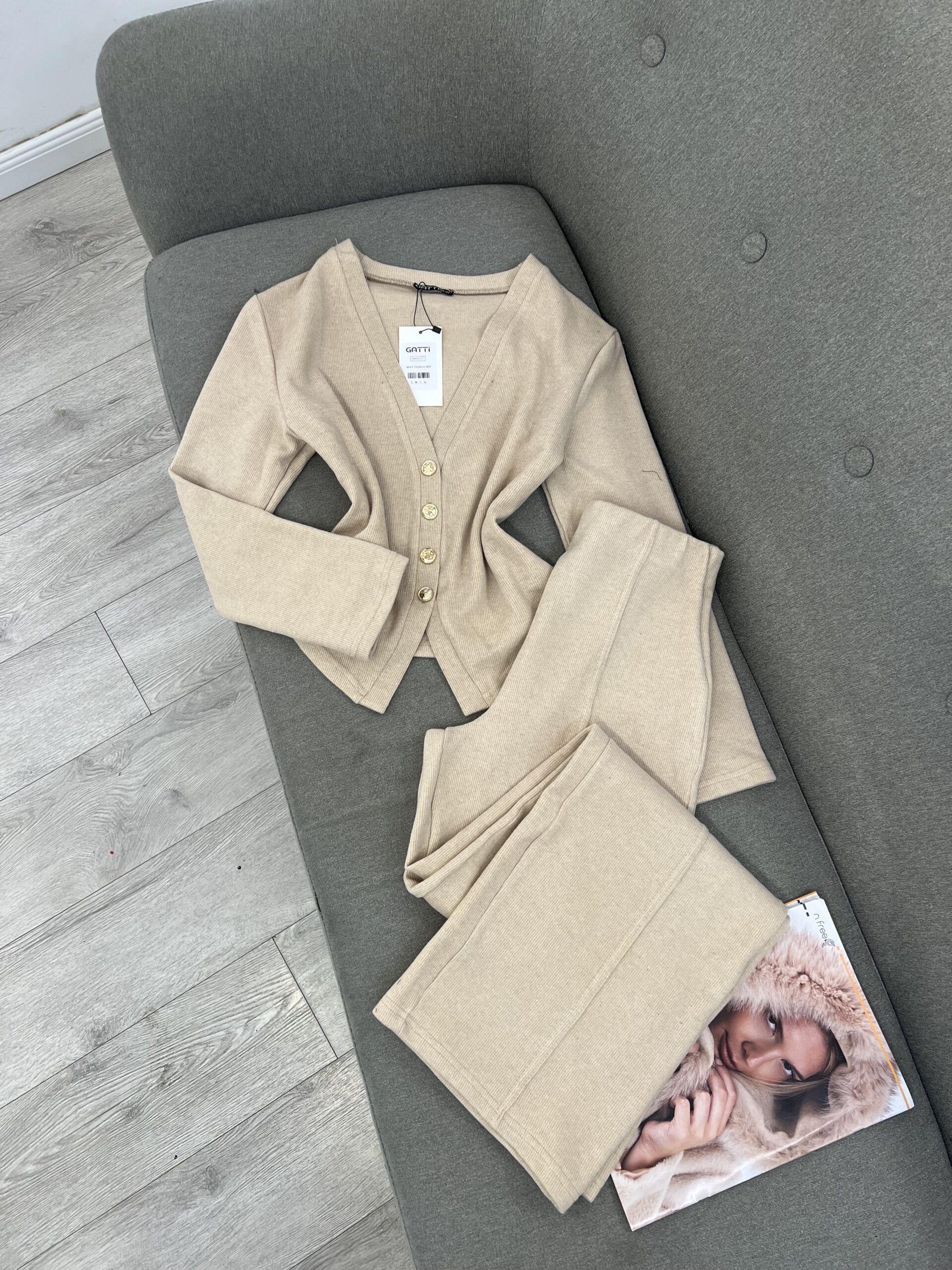 Komplet Elegant Dy-Pjesësh – Bluzë me Kopsa & Pantallona - Xl - Bezhe