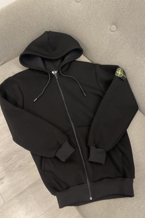 Stone Island Style Hoodie/Xhaketë me Kapuç Me Zinxhir, Ngjyrë E Zezë, me Logo Stemë (Compass Badge) – M – E zez